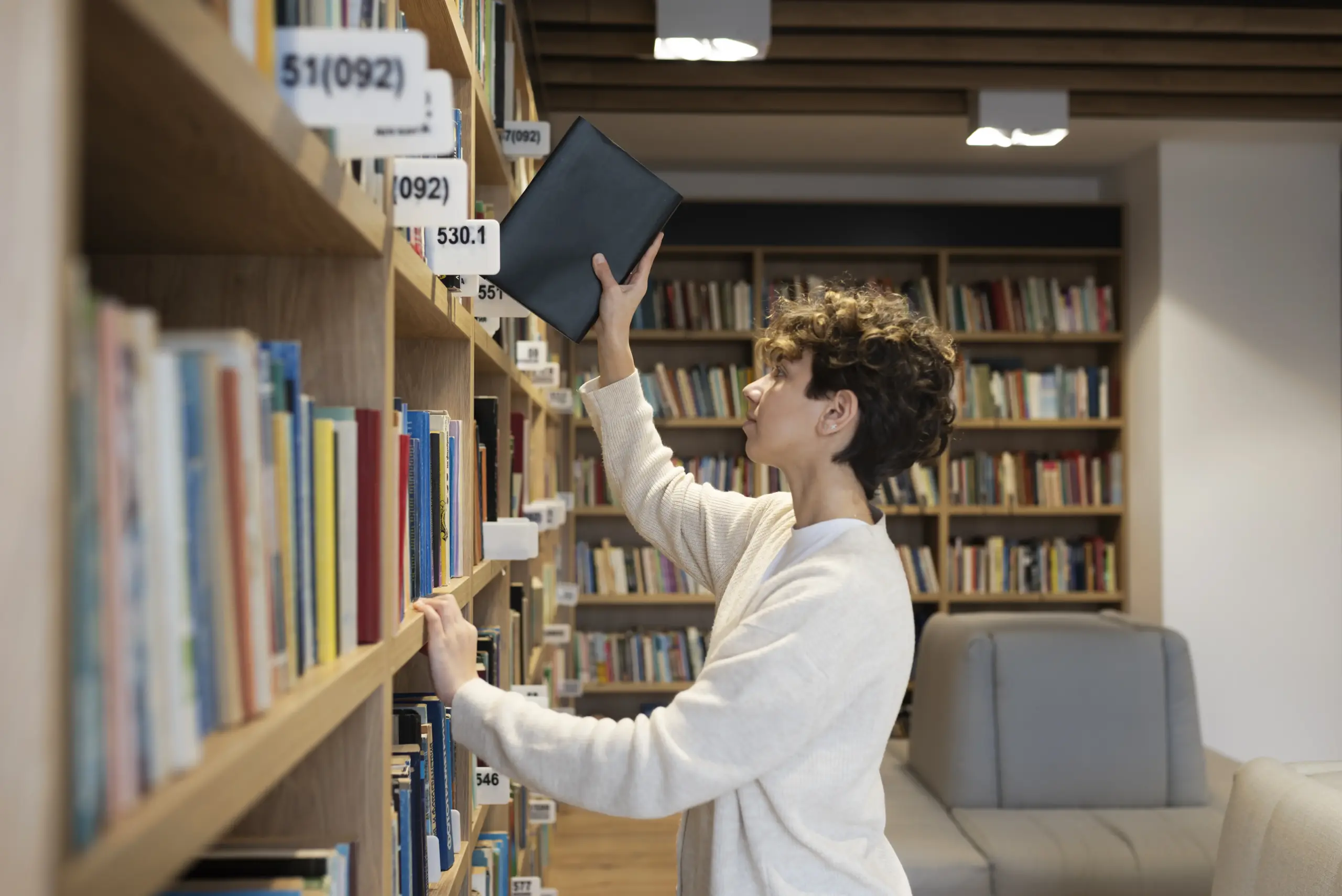 Auxiliar Biblioteca: Prepárate y consigue empleo público. Titulación garantizada.