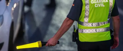 Candidato Guardia Civil estudia para oposiciones. Aumenta tus oportunidades laborales.