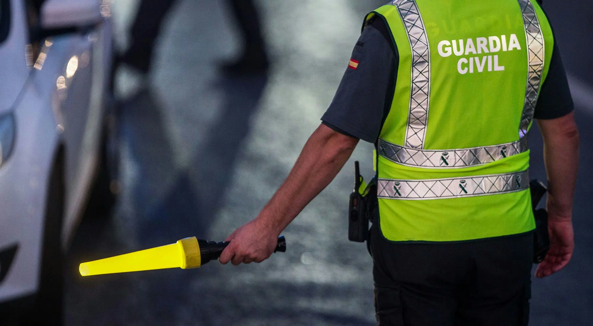 Candidato Guardia Civil estudia para oposiciones. Aumenta tus oportunidades laborales.