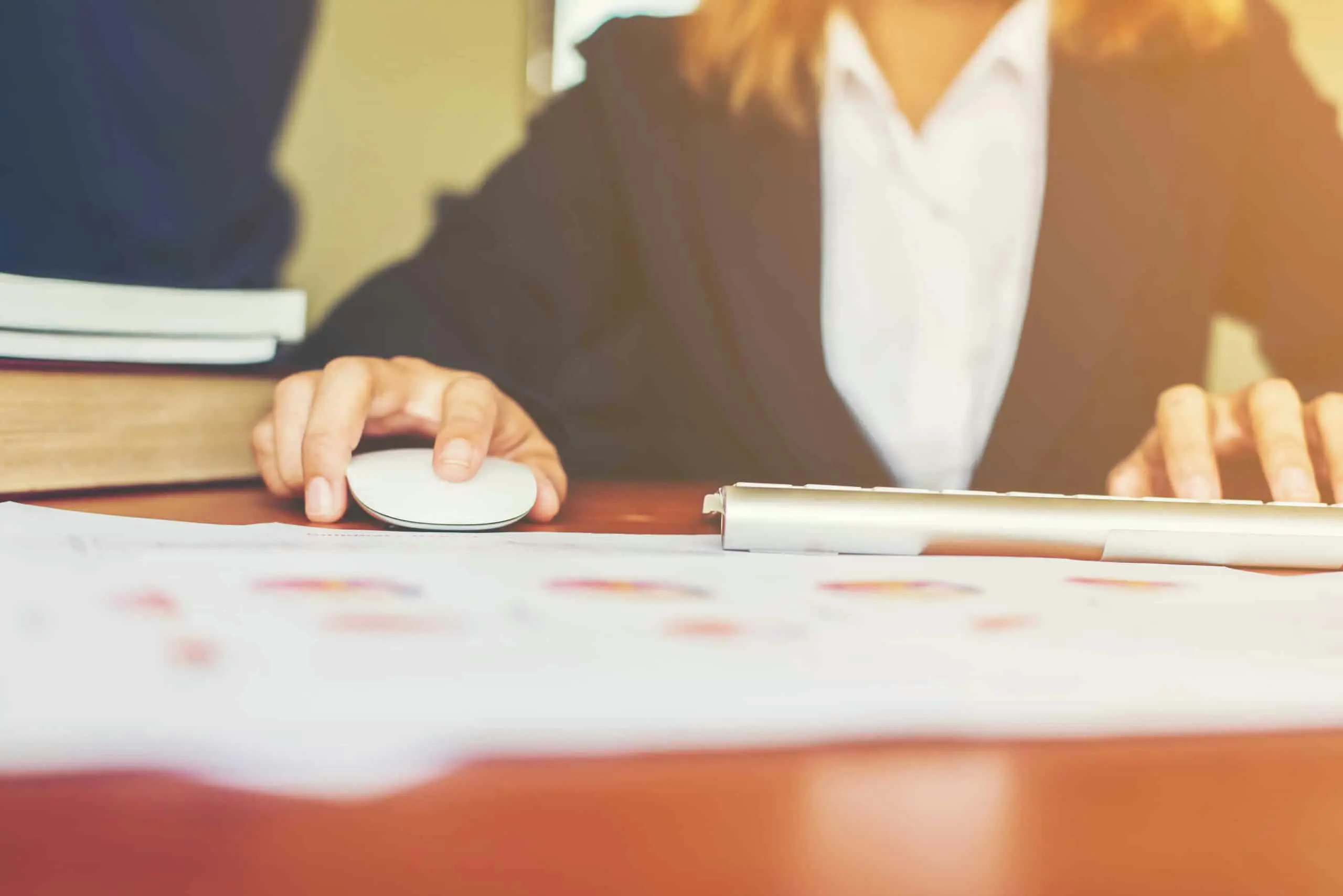 Estudiante de Compliance: prepara tu futuro en gestión. Accede a empleos.