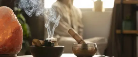 Terapeuta de Reiki en formación, buscando equilibrio y bienestar.