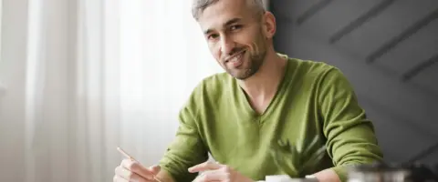 Escritor/a en formación, creando relatos. Aumenta tus posibilidades laborales.